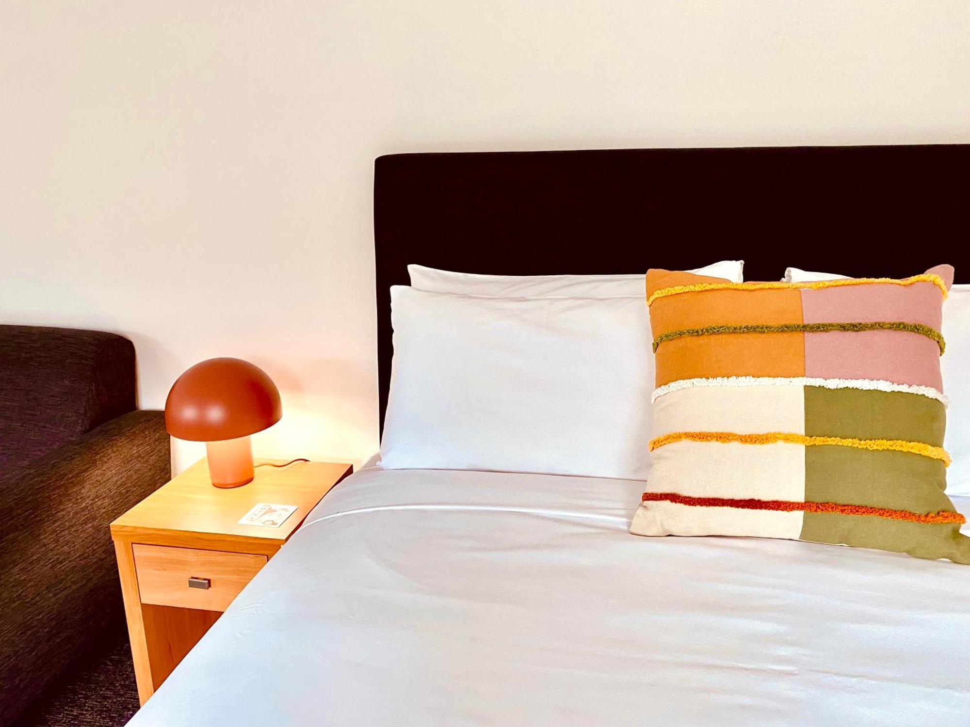 The Warby, Where Mid-Century Style Meets The Mountains Уорбертон Номер фото