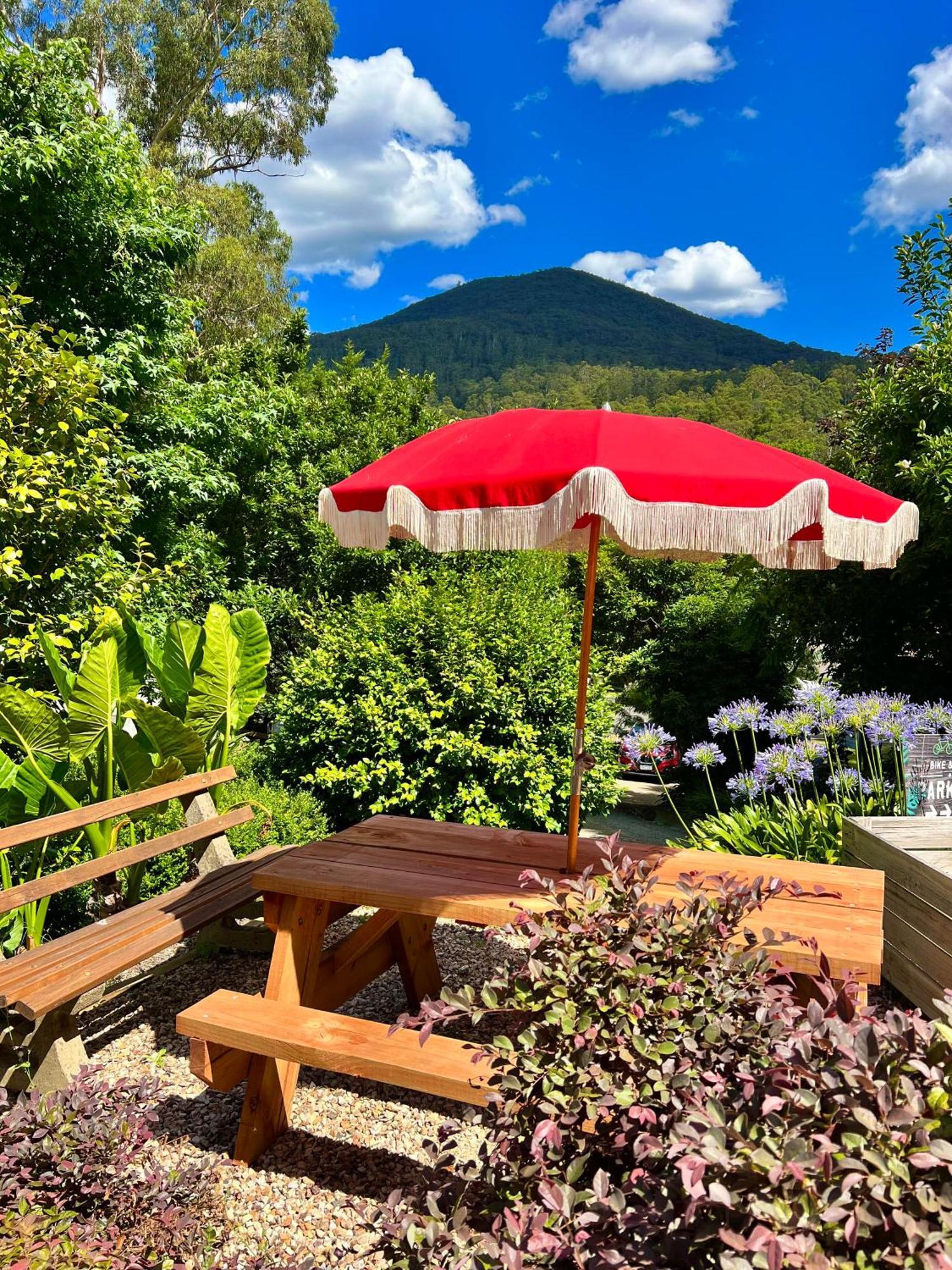 The Warby, Where Mid-Century Style Meets The Mountains Уорбертон Экстерьер фото